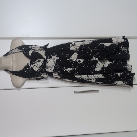 Forever 21 Elegant Black and Cream Women's Midi Dress Size Small - Picture 1 of 11